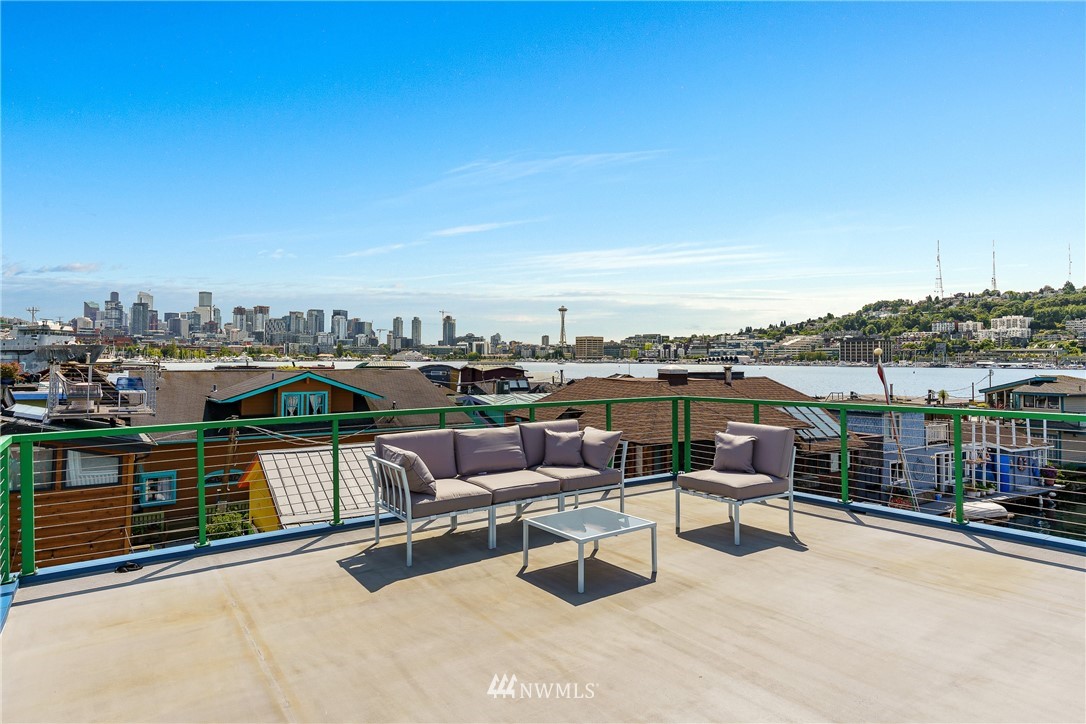 2031 Fairview Avenue East, Unit E Seattle, WA 98102 - Photo 25 of 32 a terrace view with seating space