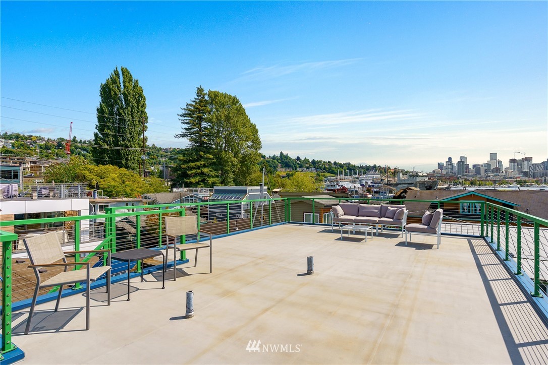 2031 Fairview Avenue East, Unit E Seattle, WA 98102 - Photo 27 of 32 a view of a terrace with furniture