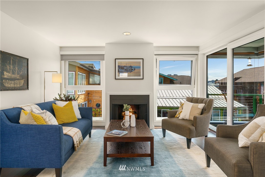 2031 Fairview Avenue East, Unit E Seattle, WA 98102 - Photo 4 of 32 a living room with furniture and a fireplace