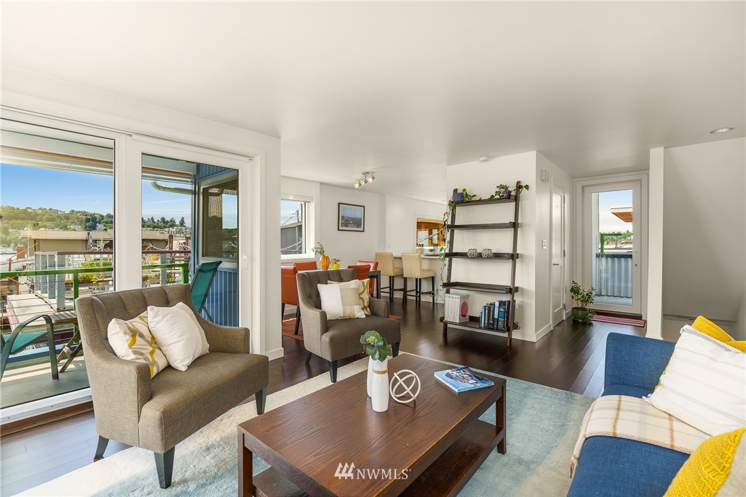 2031 Fairview Avenue East, Unit E Seattle, WA 98102 - Photo 6 of 32 a living room with furniture and a large window