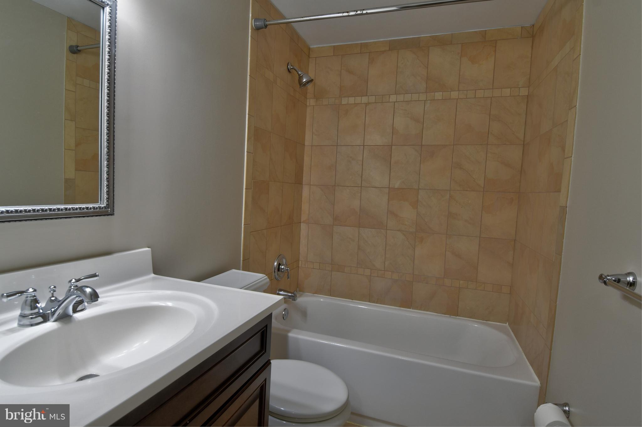 109 North Garfield Road Sterling, VA 20164 - Photo 4 of 19 Bath