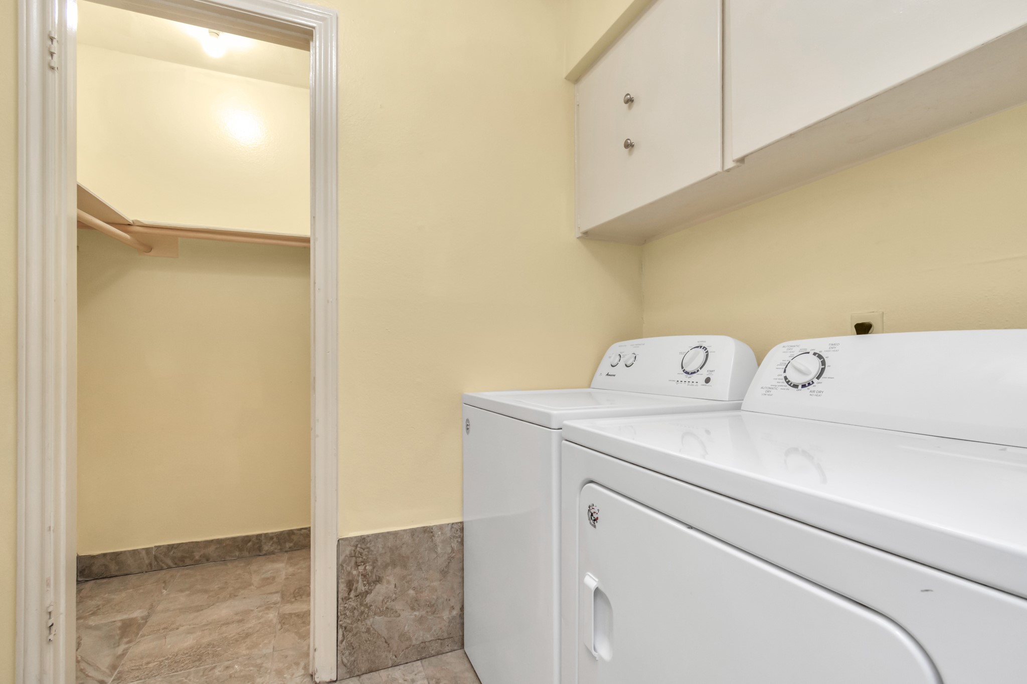 4702 Cashel Circle, Unit B Houston, TX 77069 - Photo 26 of 34 a utility room with dryer and washer