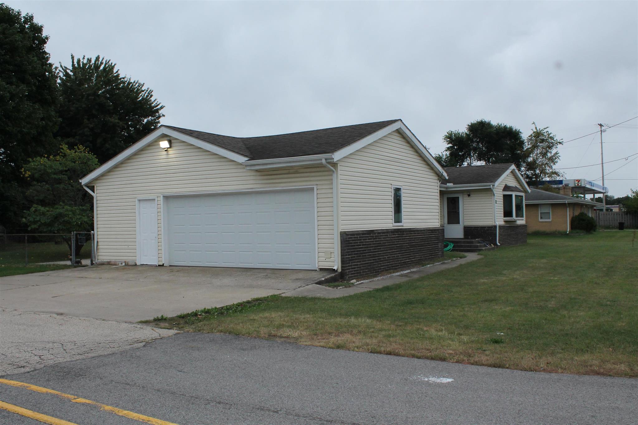 55410 Ash Road Elkhart, IN 46514 - Photo 3 of 23 Gallery Image 3