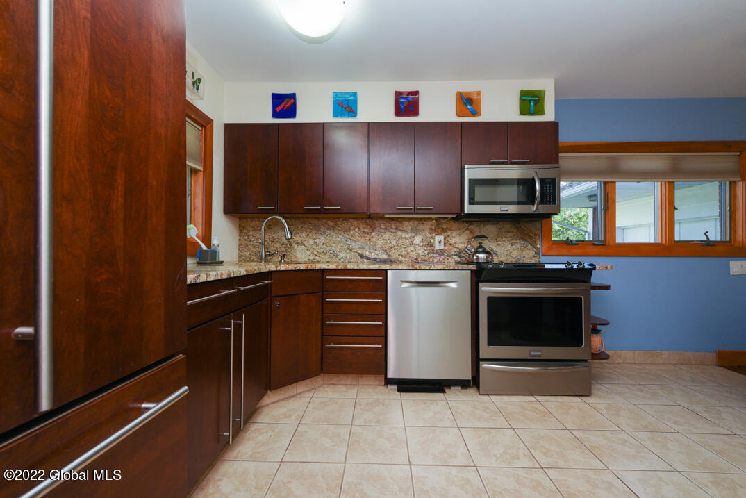 18 Fairview Road Albany, NY 12211 - Photo 11 of 32 PFR_6073-Edit