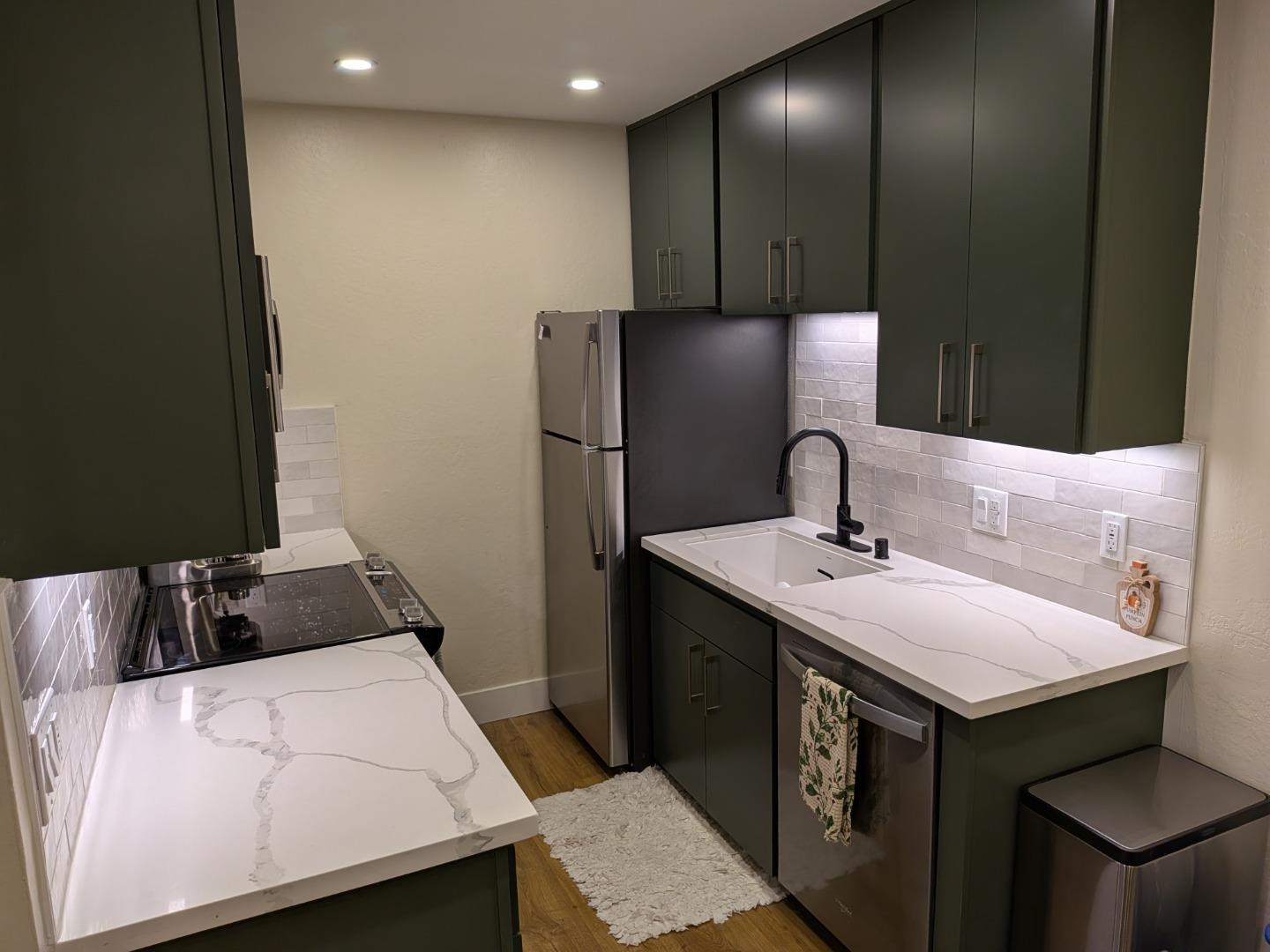 413 Piccadilly Place, Unit 13 San Bruno, CA 94066 - Photo 1 of 21