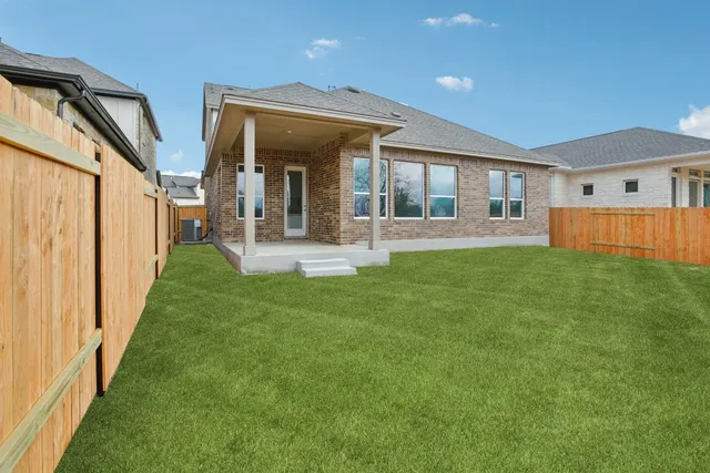 a view of a house with backyard and garden