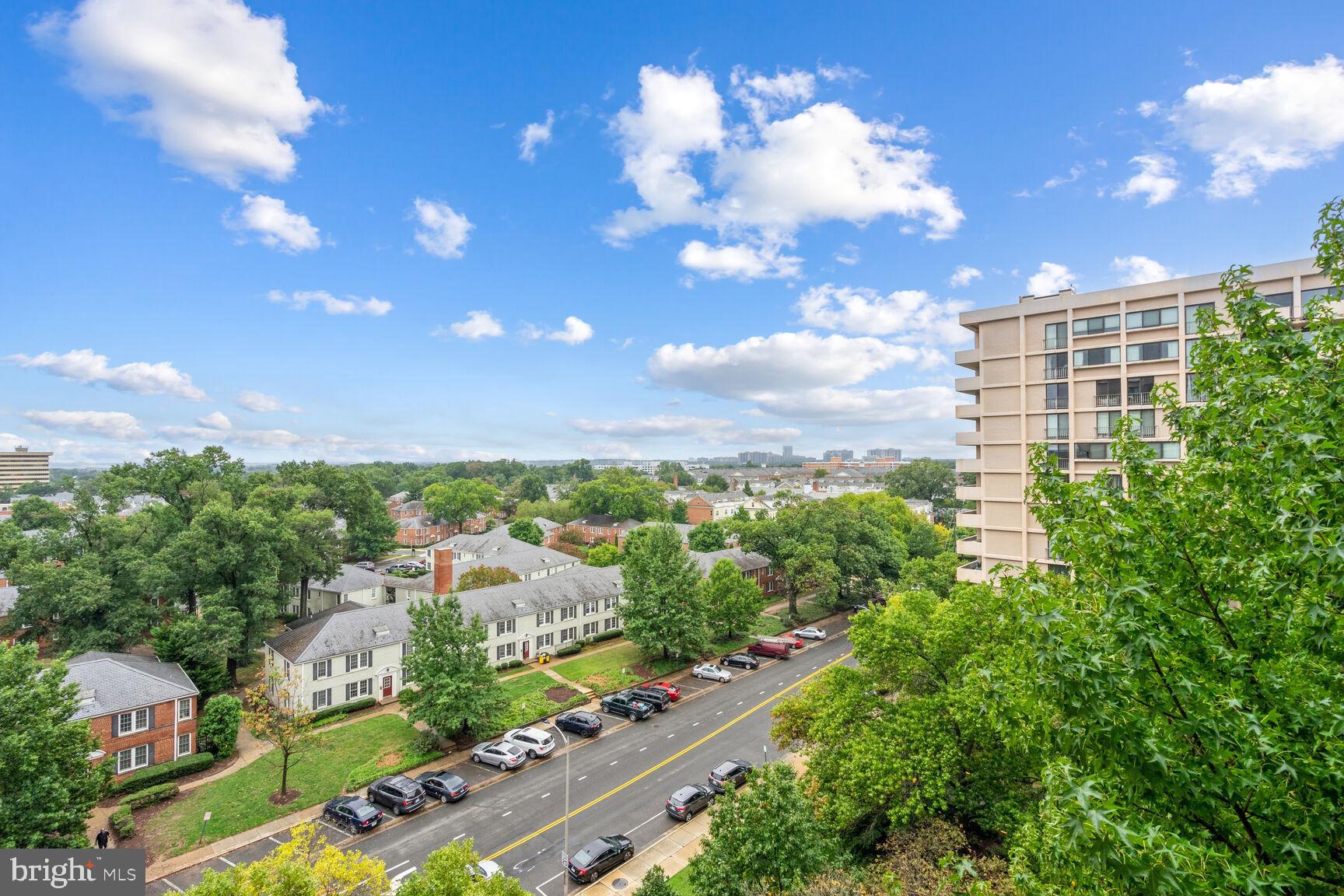 4141 North Henderson Road, Unit 825 Arlington, VA 22203 - Photo 14 of 29 Hyde Park entry courtyard below- peaceful views