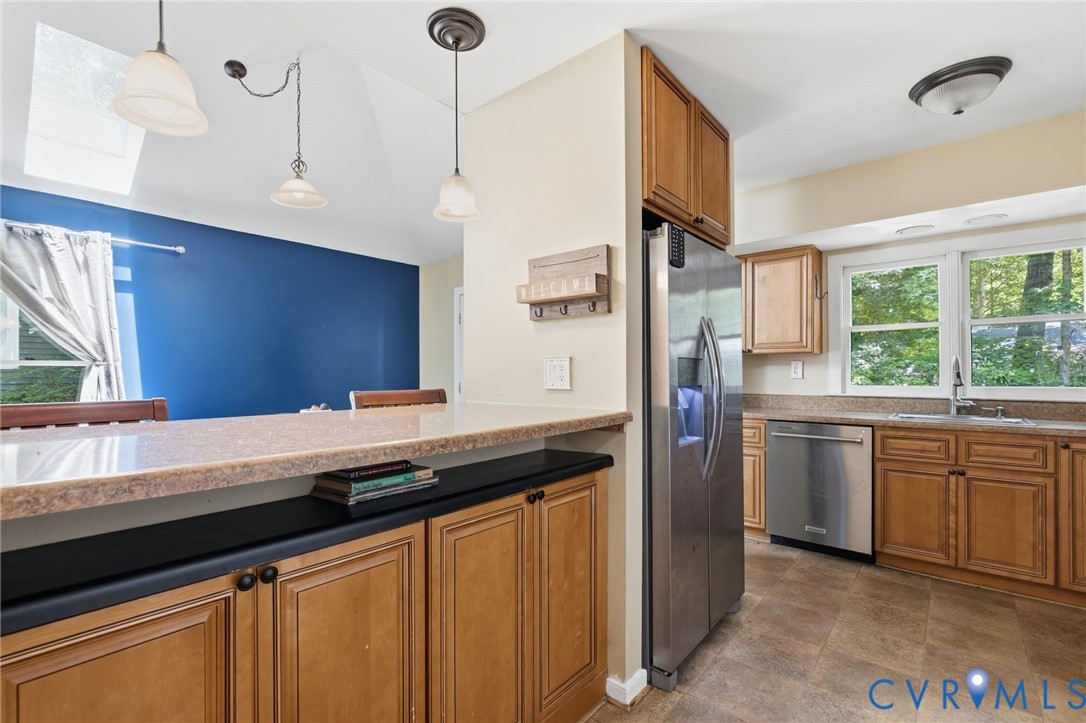 5613 Woods Walk Road Midlothian, VA 23112 - Photo 11 of 28 Raised breakfast bar in kitchen makes meal time a