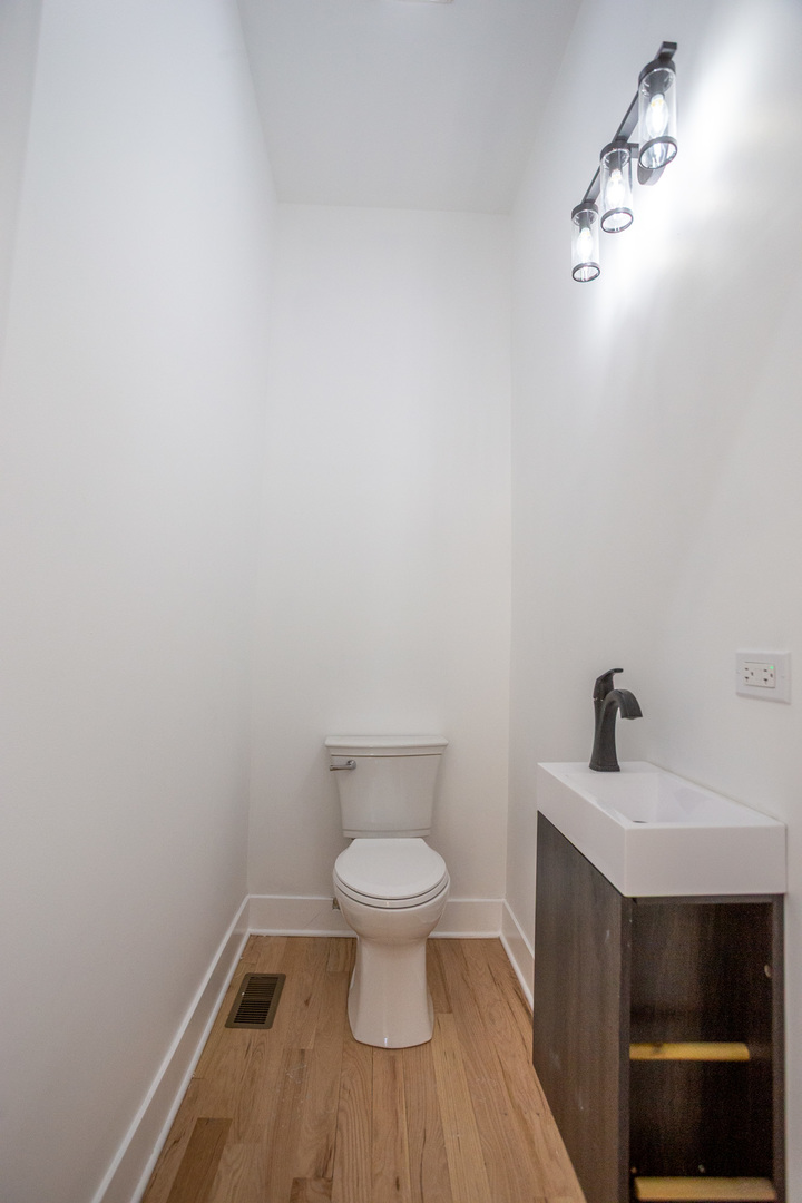 430 East 46th Street Chicago, IL 60653 - Photo 8 of 28