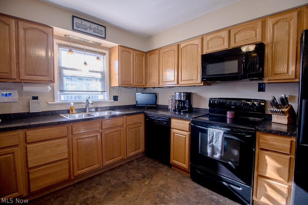 1714 Roselawn Road Cleveland, OH 44124 - Photo 3 of 27 Kitchen