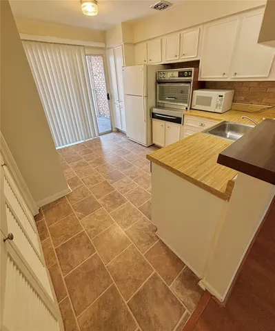 $1,450 | 2727 Briarhurst Drive, Unit 21, Houston, TX 77057