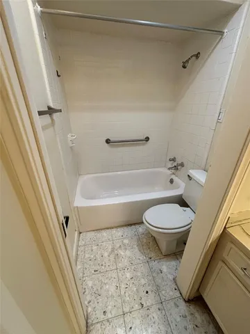 $1,450 | 2727 Briarhurst Drive, Unit 21, Houston, TX 77057