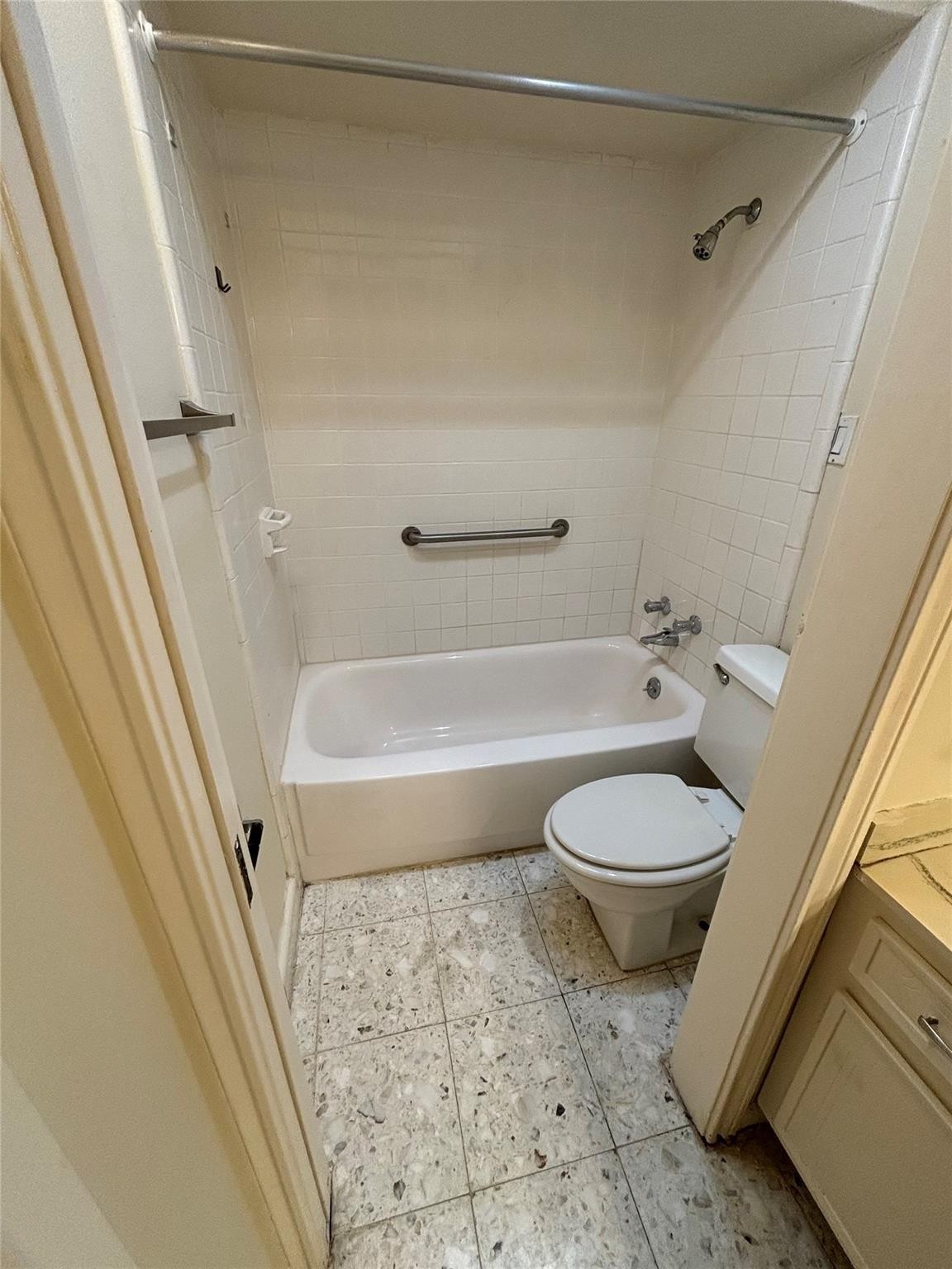 2727 Briarhurst Drive, Unit 21 Houston, TX 77057 - Photo 8 of 15