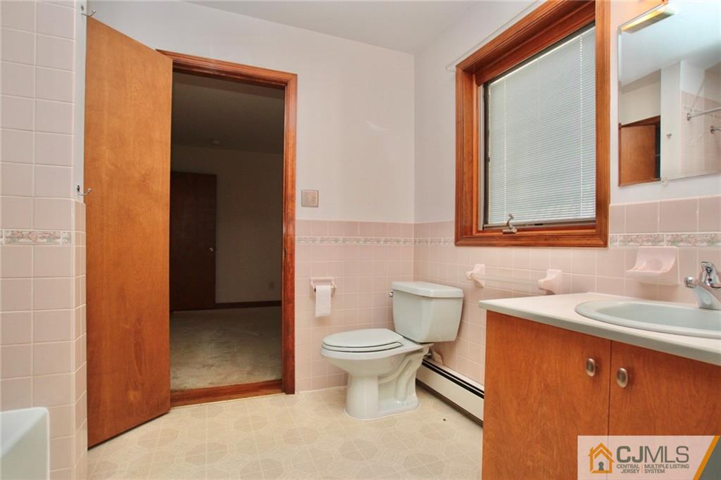 959 Ridge Road Princeton, NJ 08540 - Photo 18 of 25 a bathroom with a sink and a toilet