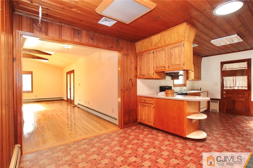 959 Ridge Road Princeton, NJ 08540 - Photo 9 of 25 a room with window