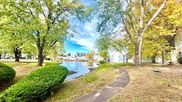 $2,200 | 1 Cinnamon Spring, Unit 1, South Windsor, CT 06074