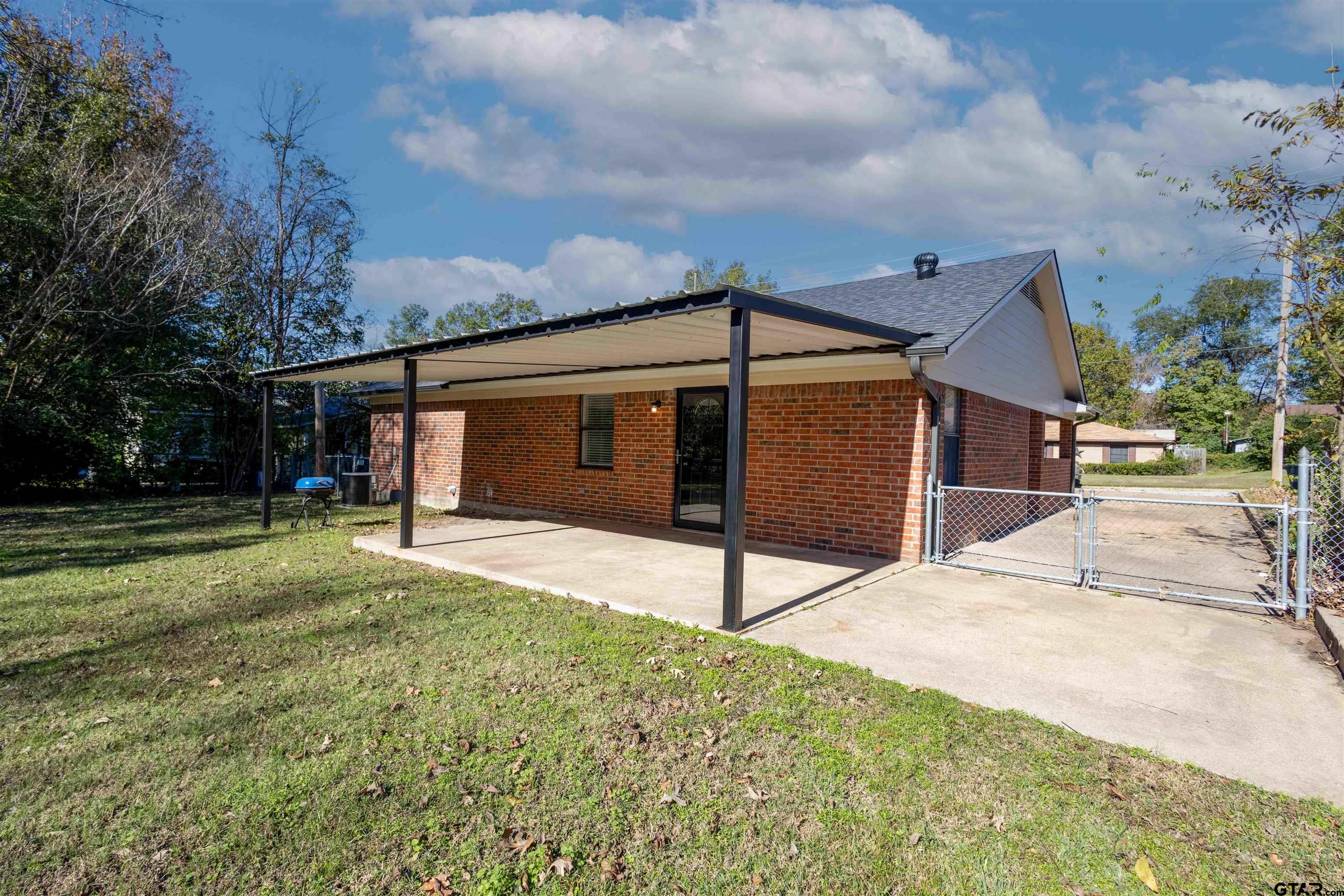 120 Laura Street Mineola, TX 75773 - Photo 5 of 27 a house view with a backyard space