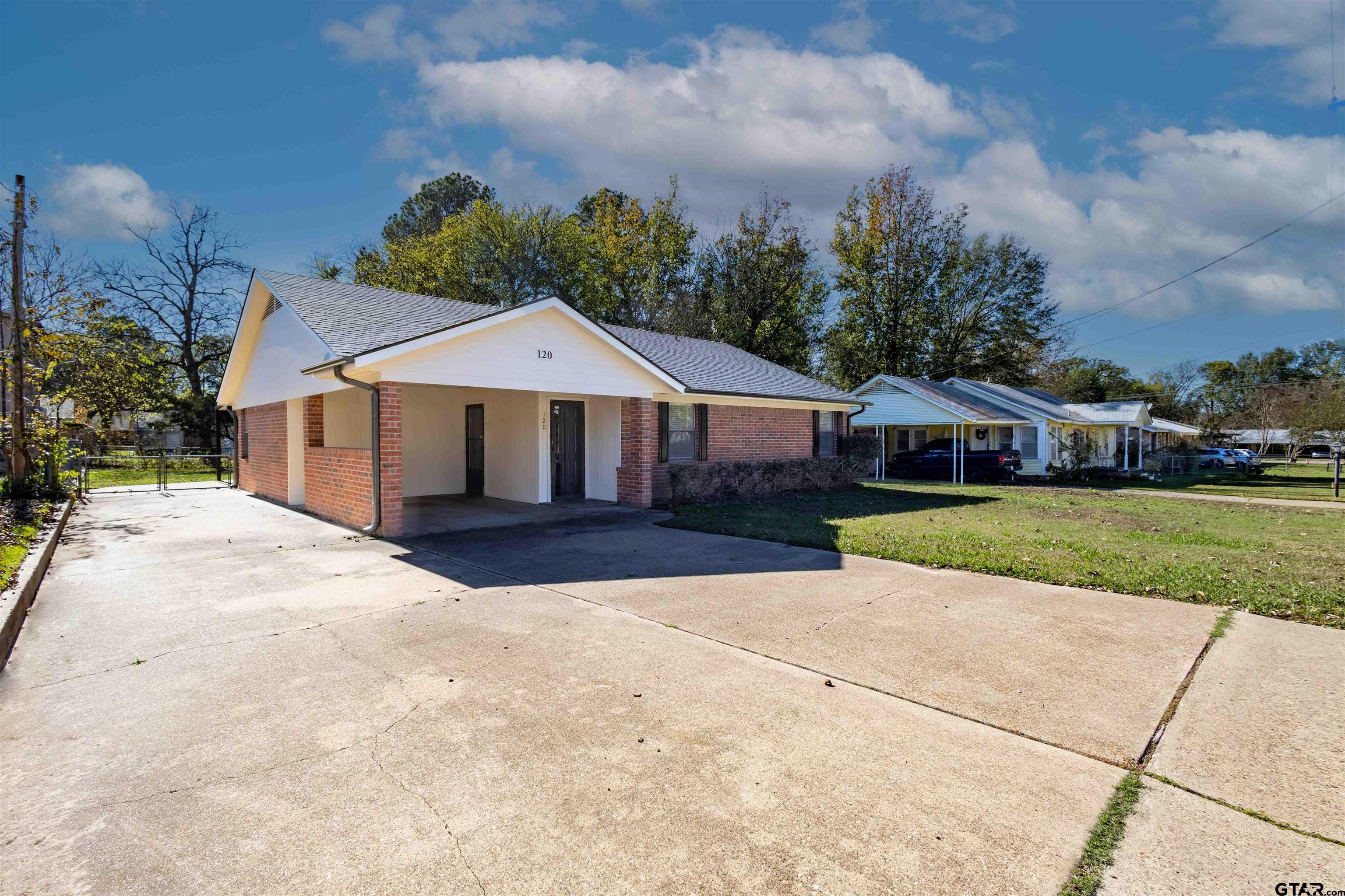 120 Laura Street Mineola, TX 75773 - Photo 6 of 27 a front view of house with yard and green space