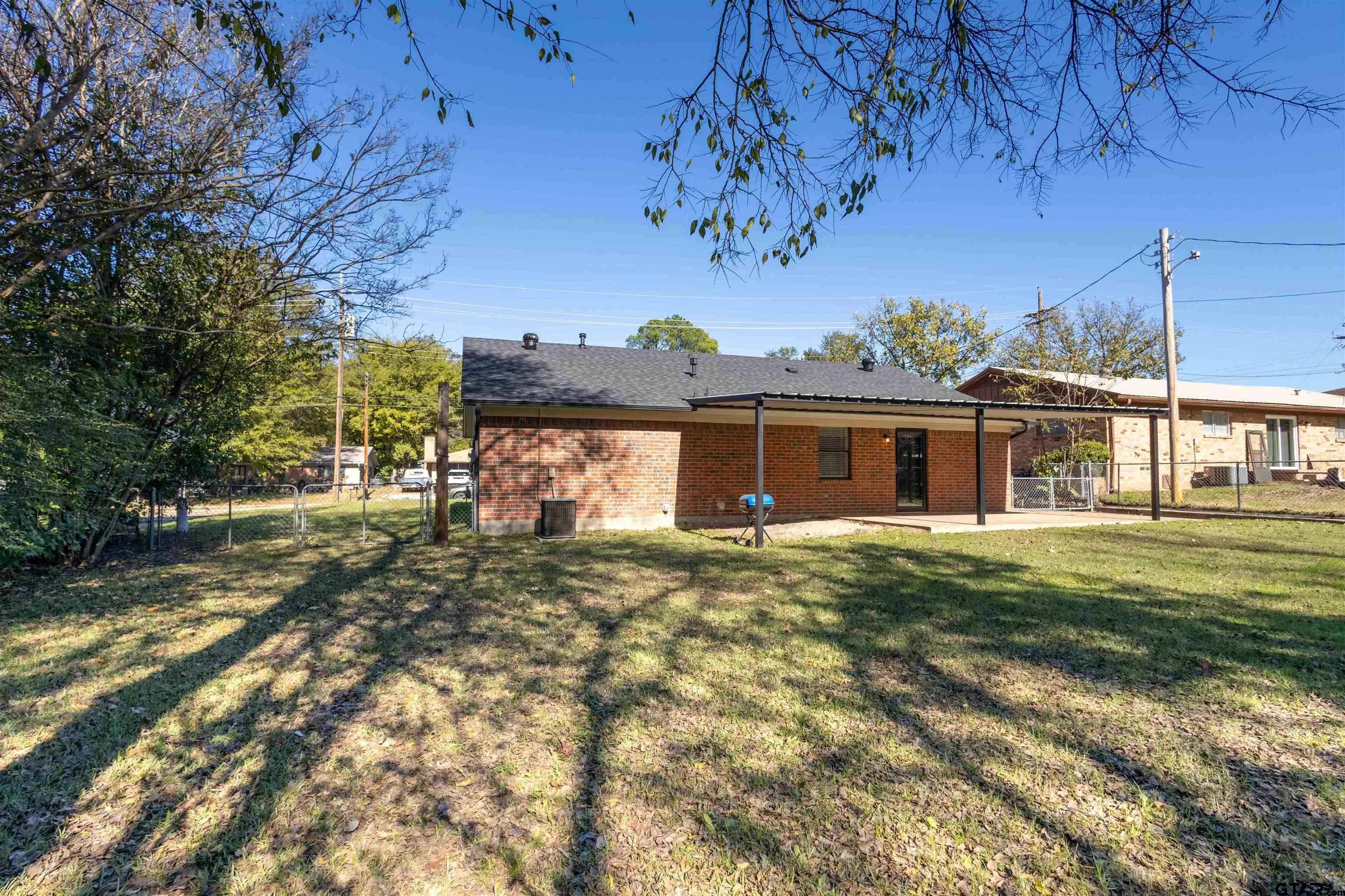 120 Laura Street Mineola, TX 75773 - Photo 10 of 27 a front view of a house with a garden