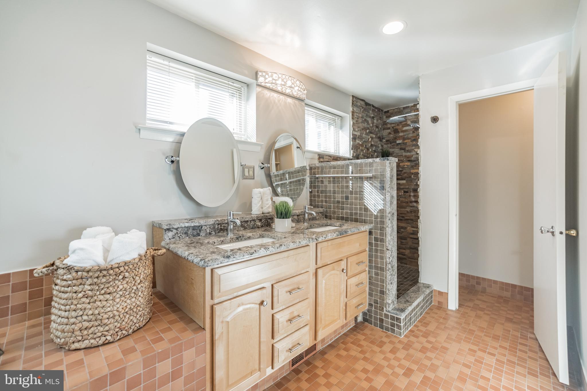 2108 Appletree Street Philadelphia, PA 19103 - Photo 21 of 38