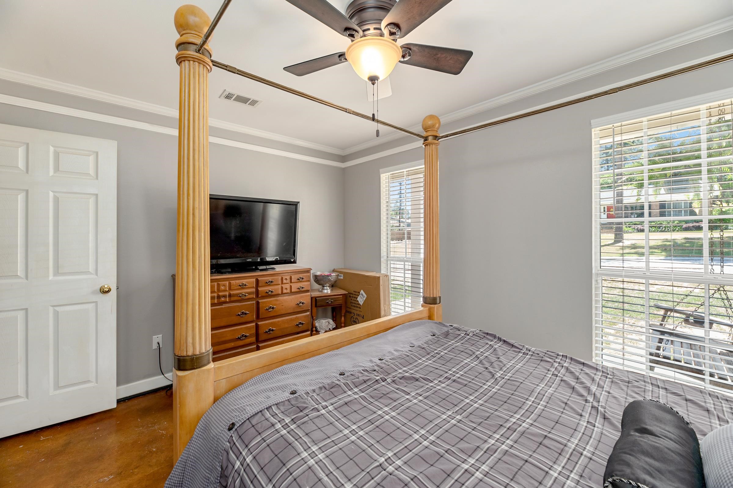 181 Ridgewood Drive Daphne, AL 36526 - Photo 19 of 22 Guest Bedroom 1