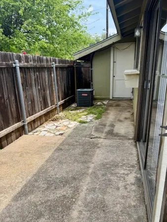 $795 | 2803 A Parker Lane, Austin, TX 78741