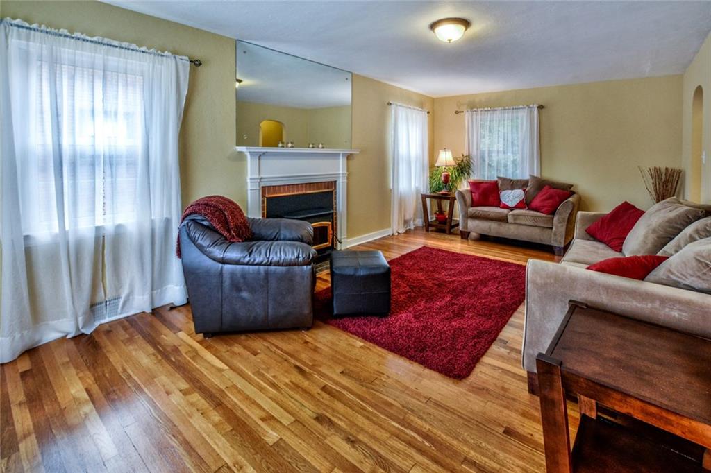 109 Deimling Road Pittsburgh, PA 15229 - Photo 9 of 23 Living Room - Plenty of Room for Large Gatherings
