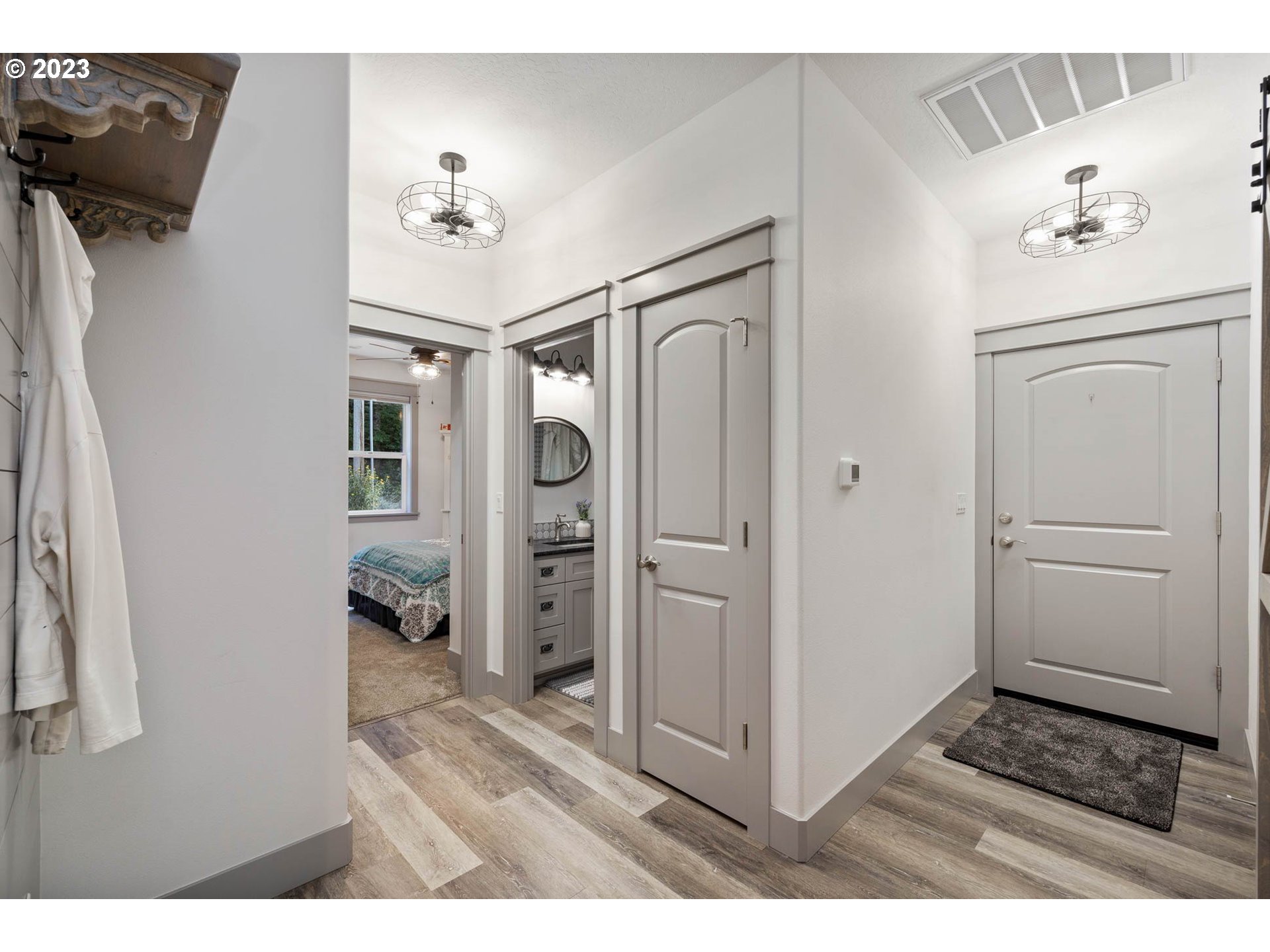 37693 Hills Creek Road Springfield, OR 97478 - Photo 19 of 48 a view of a hallway with workspace and closet