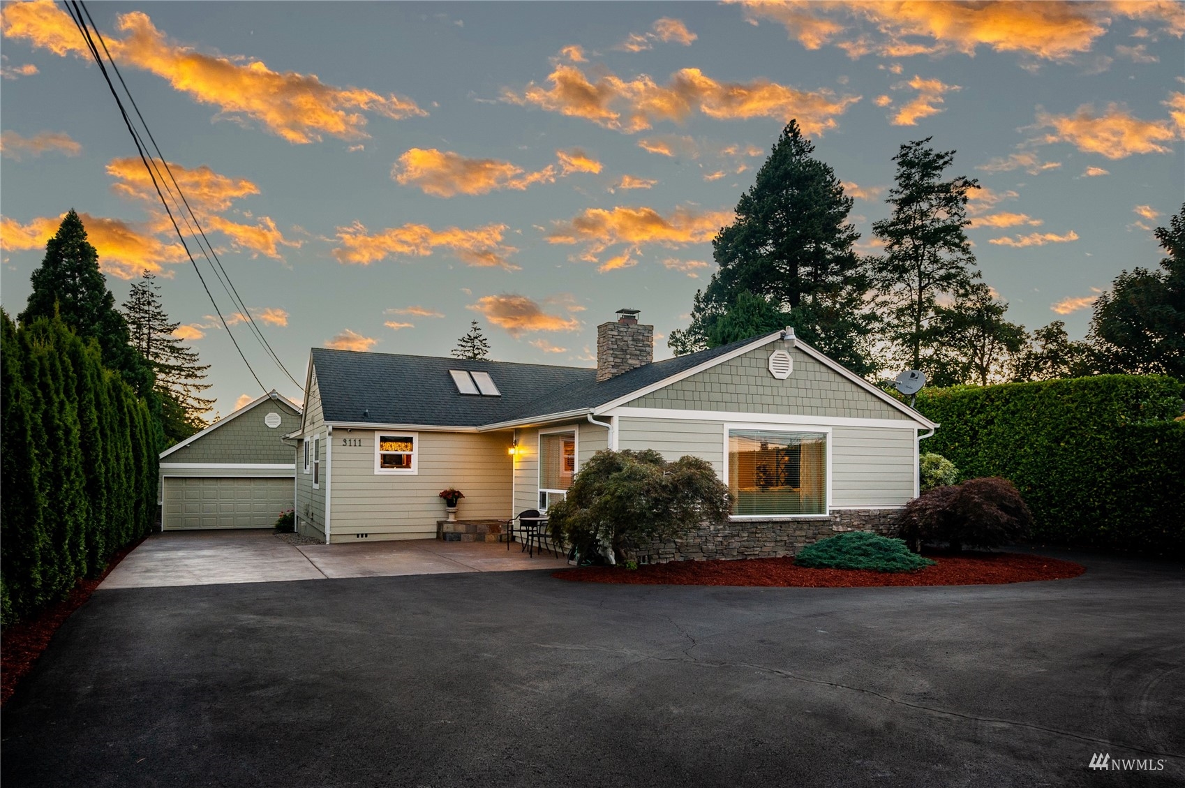 3111 Columbia Heights Road Longview, WA 98632 - Photo 1 of 40