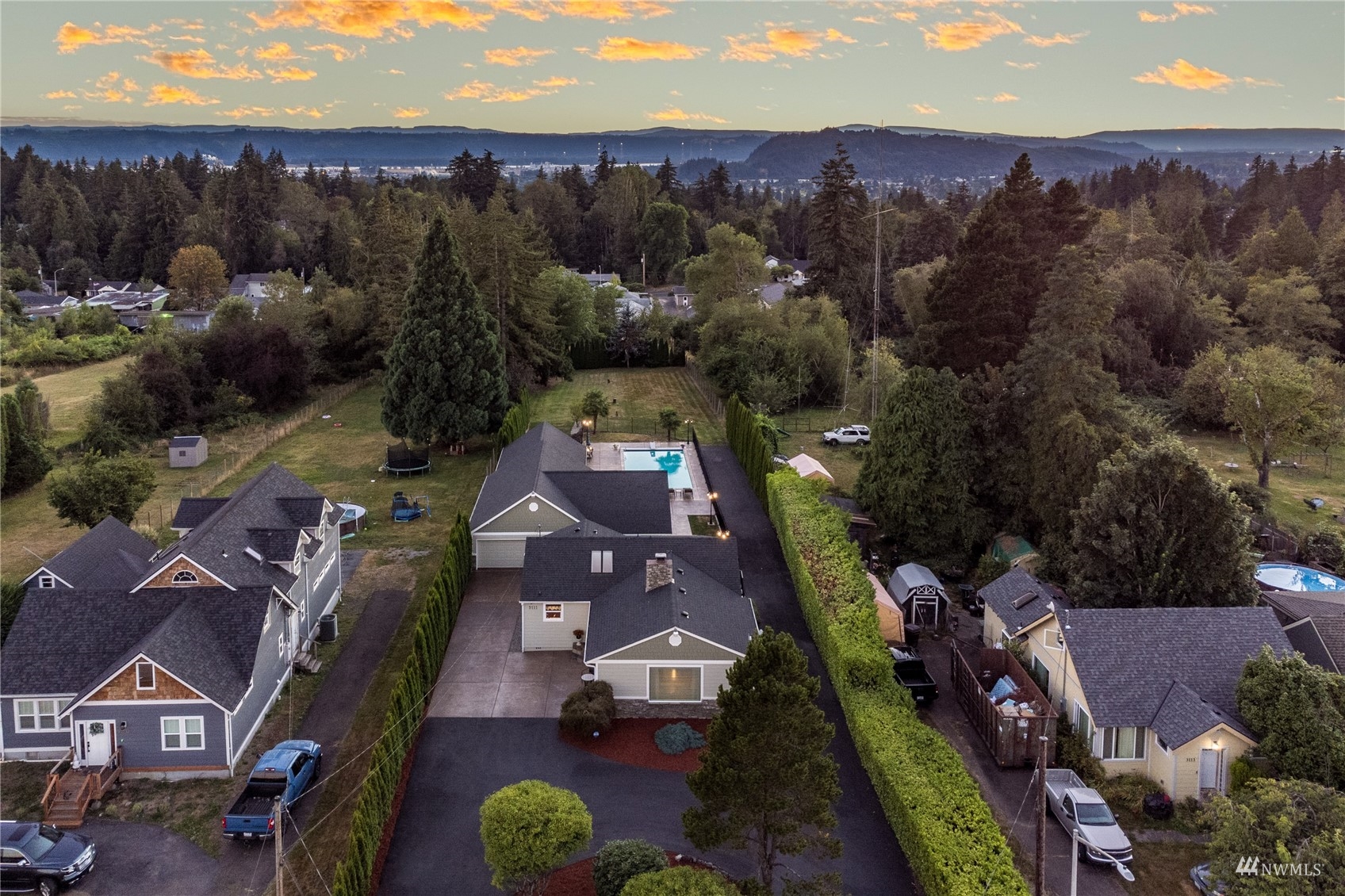 3111 Columbia Heights Road Longview, WA 98632 - Photo 2 of 40