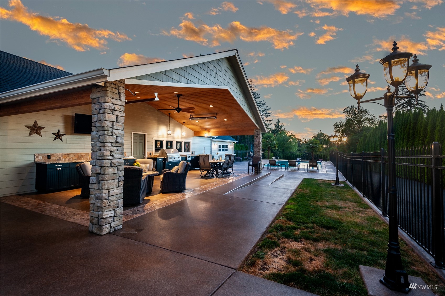 3111 Columbia Heights Road Longview, WA 98632 - Photo 6 of 40