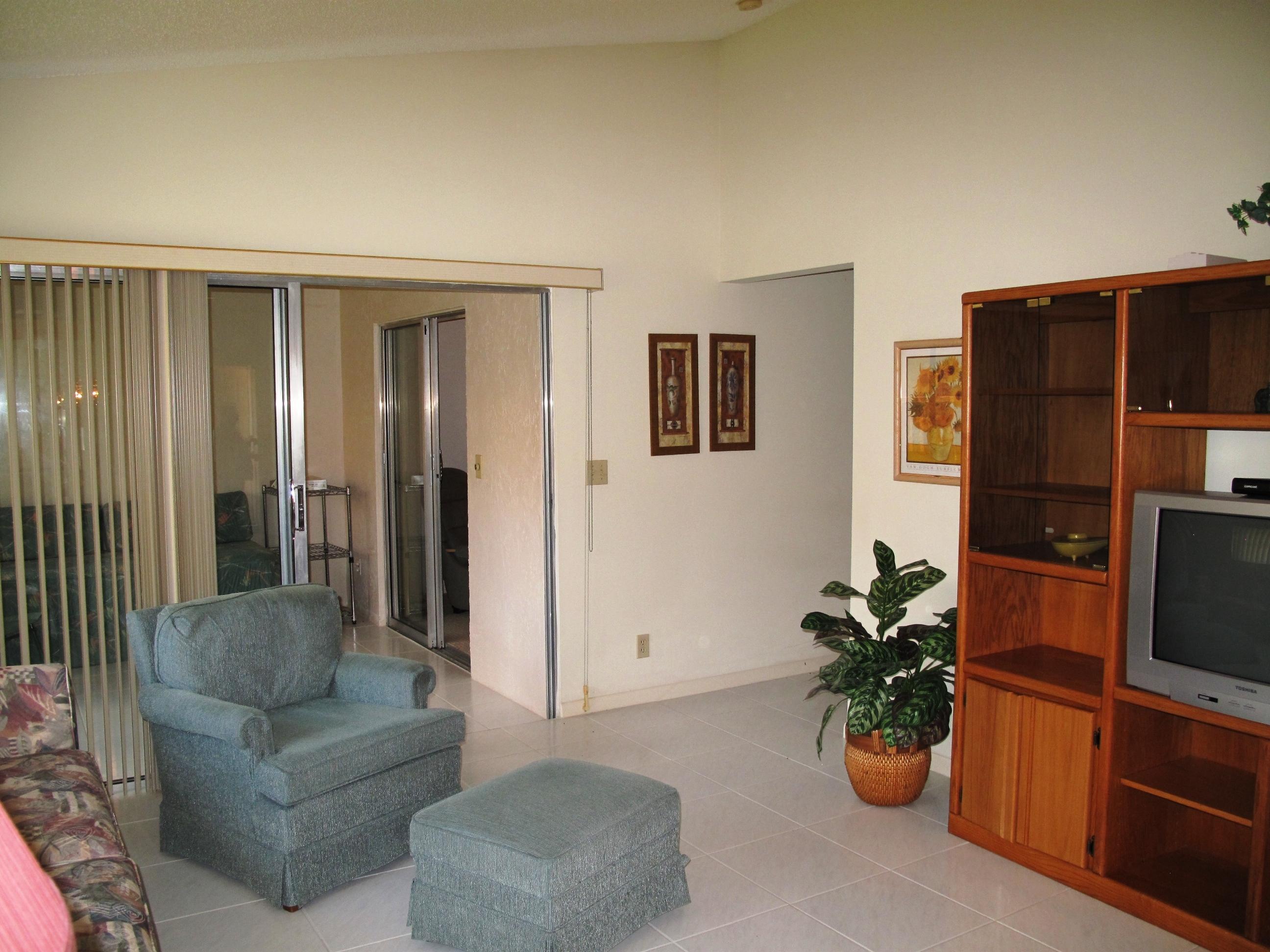 8152 Sweetbriar Way, Unit A Boca Raton, FL 33496 - Photo 14 of 44 Living room (3)