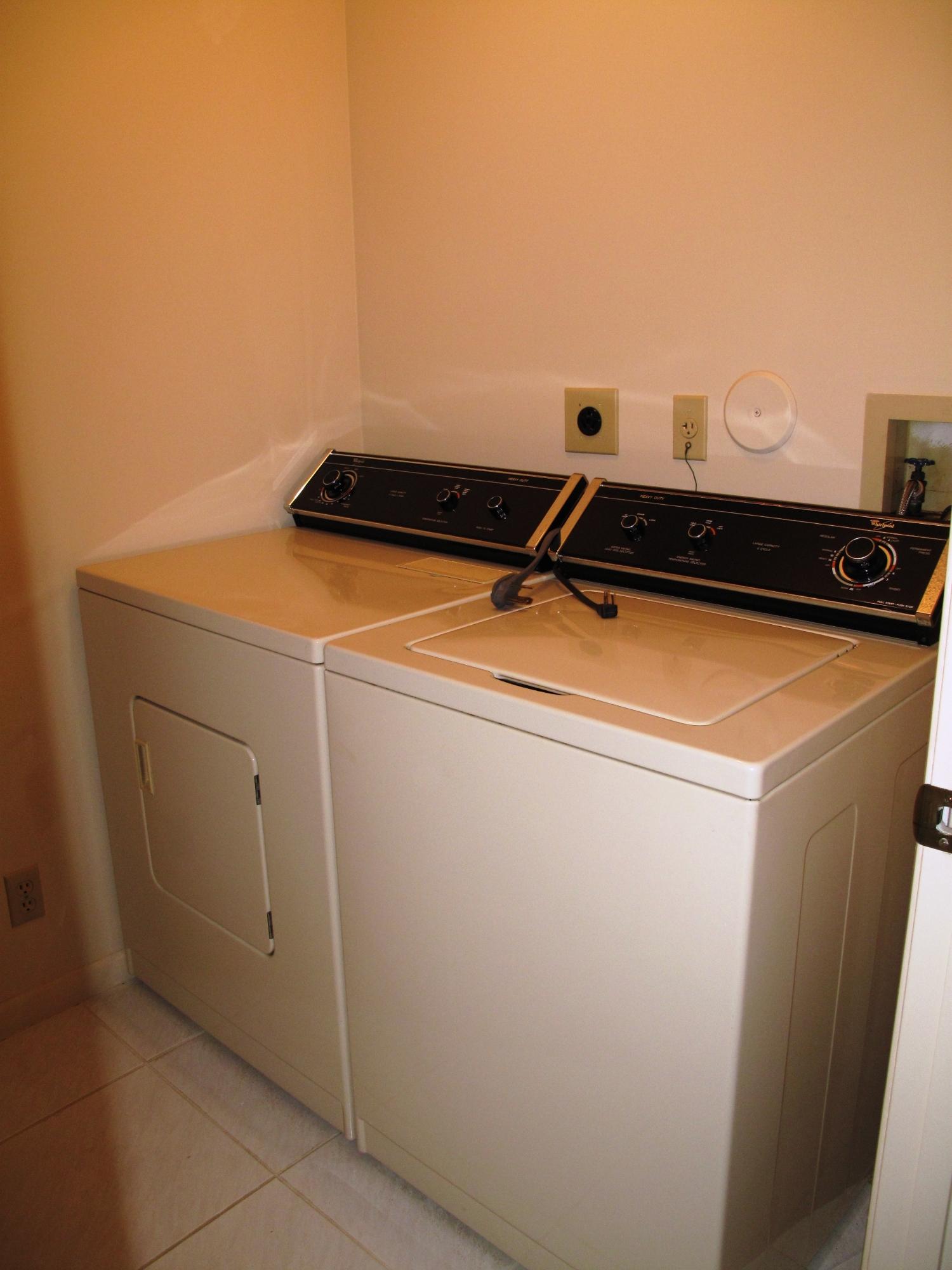 8152 Sweetbriar Way, Unit A Boca Raton, FL 33496 - Photo 23 of 44 Laundry room (2)