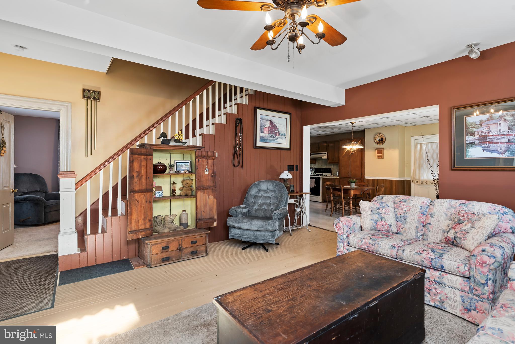 327 Greason Road Carlisle, PA 17015 - Photo 4 of 43 Spacious living room
