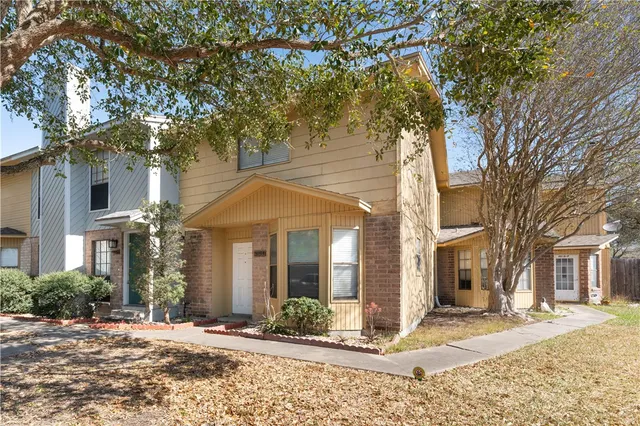 $1,400 | 4010 Oak Bay Drive, Unit E, Corpus Christi, TX 78413