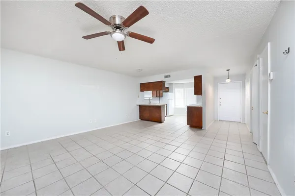 $1,400 | 4010 Oak Bay Drive, Unit E, Corpus Christi, TX 78413