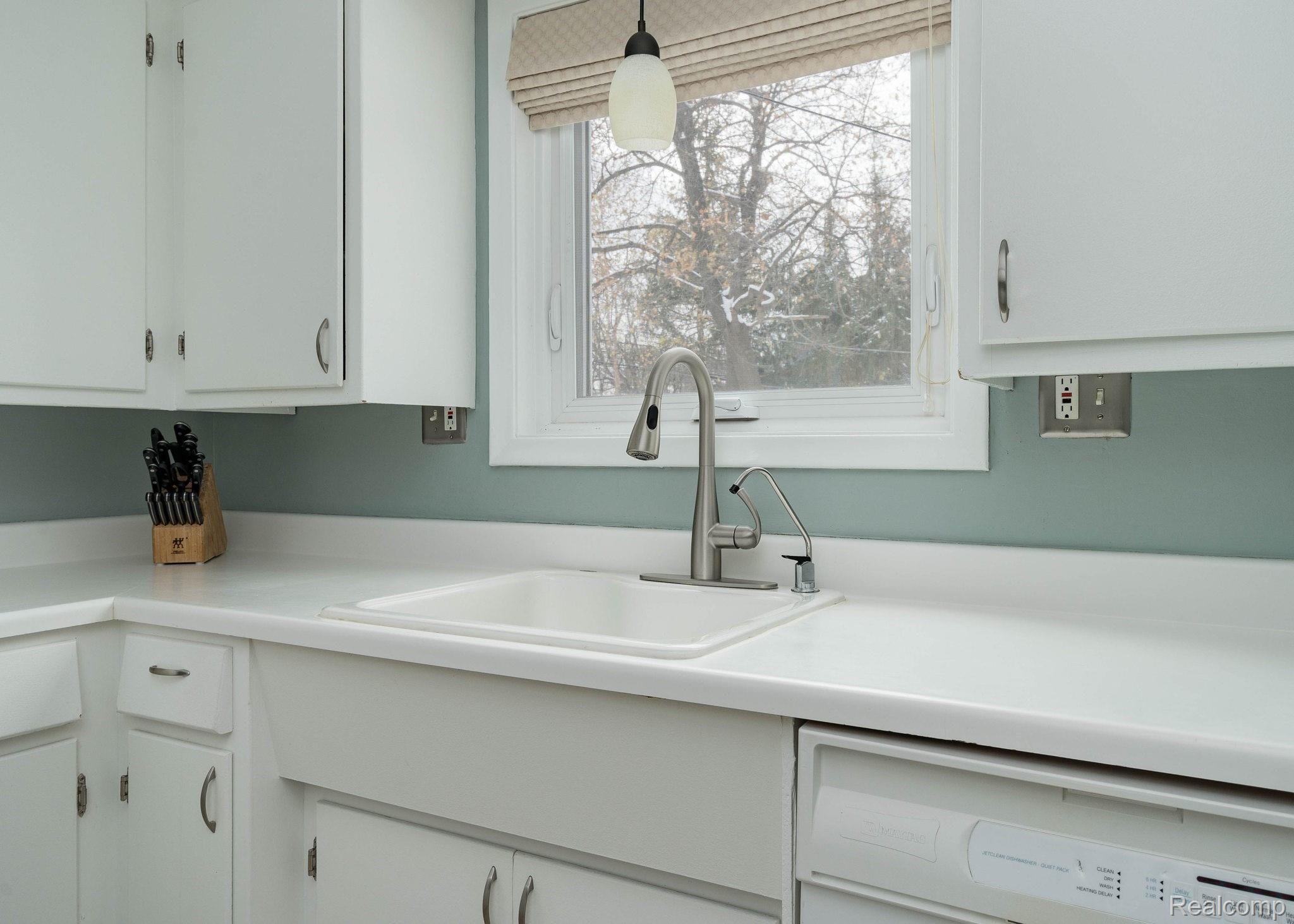 27815 Peppermill Road Farmington, MI 48331 - Photo 12 of 30 11-web-or-mls-27815-Peppermill-Rd-11.jpg