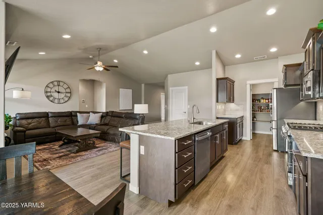 $575,000 | 6305 Cottonwood Loop, Yakima, WA 98903