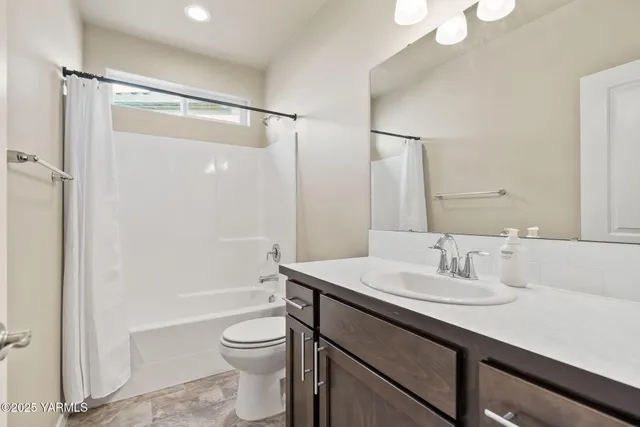 $575,000 | 6305 Cottonwood Loop, Yakima, WA 98903