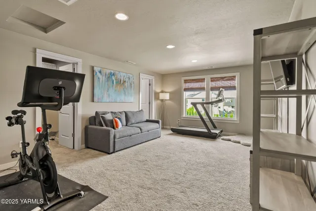 $575,000 | 6305 Cottonwood Loop, Yakima, WA 98903