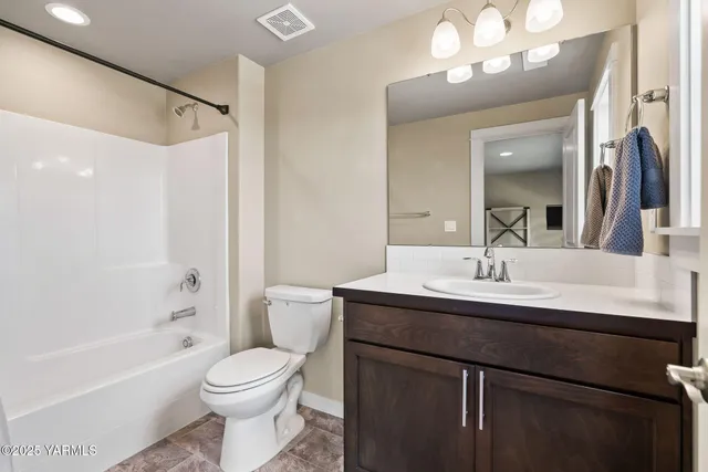 $575,000 | 6305 Cottonwood Loop, Yakima, WA 98903