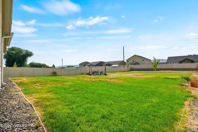 $575,000 | 6305 Cottonwood Loop, Yakima, WA 98903