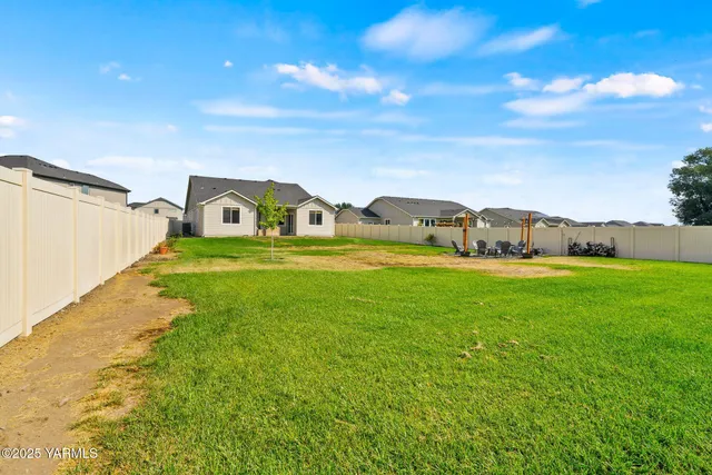 $575,000 | 6305 Cottonwood Loop, Yakima, WA 98903