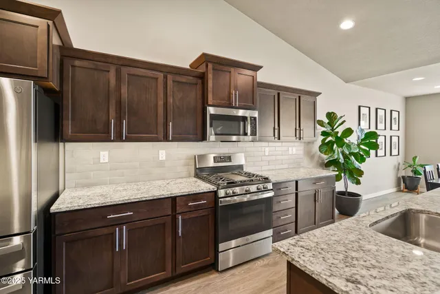 $575,000 | 6305 Cottonwood Loop, Yakima, WA 98903