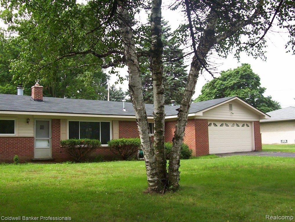 1961 Walton Blvd. Rochester, MI 48309 - Photo 1 of 24 100_2460.JPG
