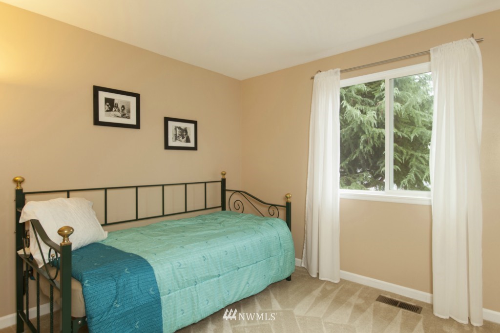 4418 Northeast 17th Street Renton, WA 98059 - Photo 11 of 22
