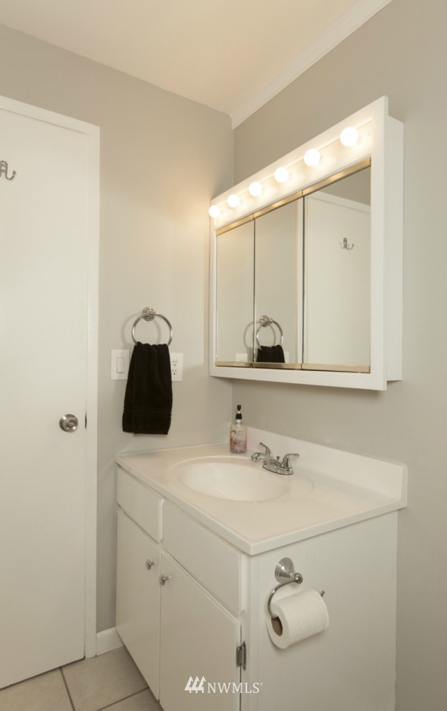 4418 Northeast 17th Street Renton, WA 98059 - Photo 14 of 22