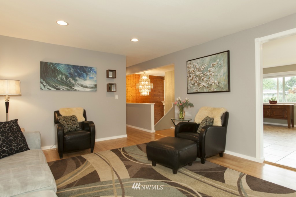4418 Northeast 17th Street Renton, WA 98059 - Photo 4 of 22