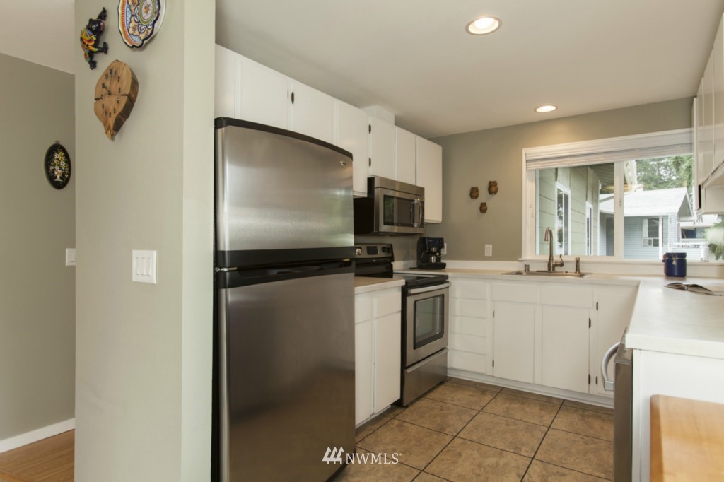 4418 Northeast 17th Street Renton, WA 98059 - Photo 7 of 22