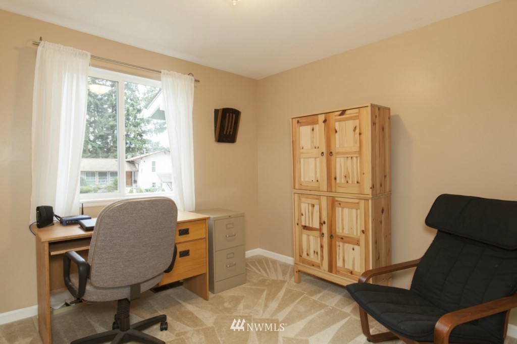 4418 Northeast 17th Street Renton, WA 98059 - Photo 9 of 22